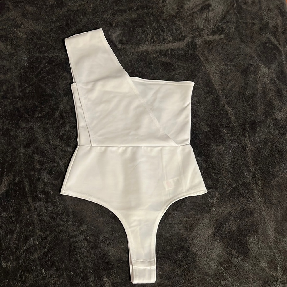 PrettyLittleThing One Shoulder Bodysuit - White